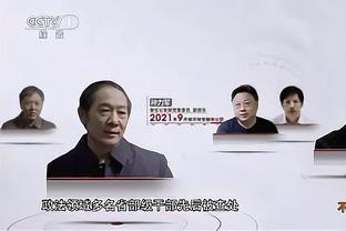 故人相见！库里赛前过来找普尔打招呼 相互拥抱调笑~